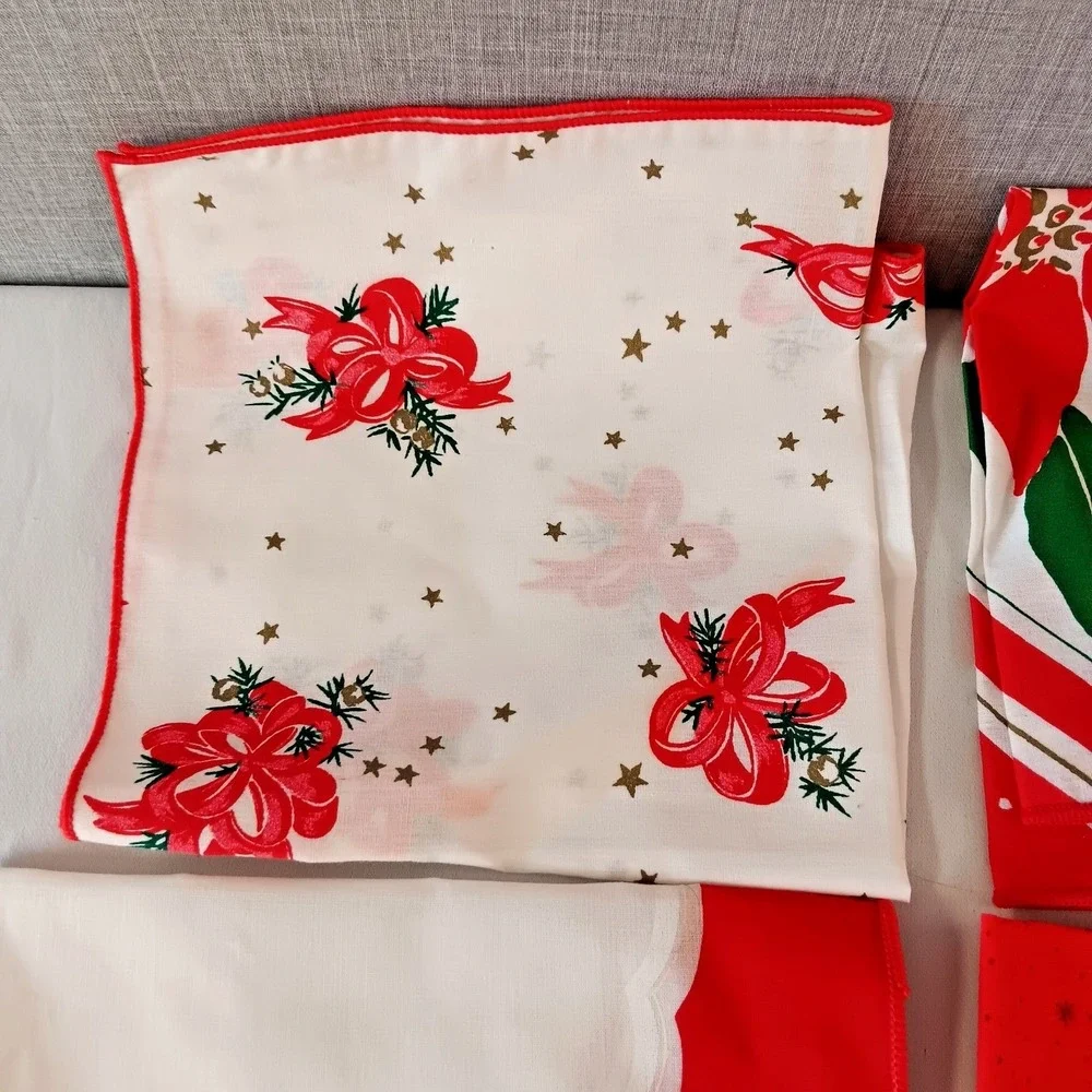 Vintage Christmas Cloth Napkins Set of 4 Holly Poinsettia Red‎ Bows